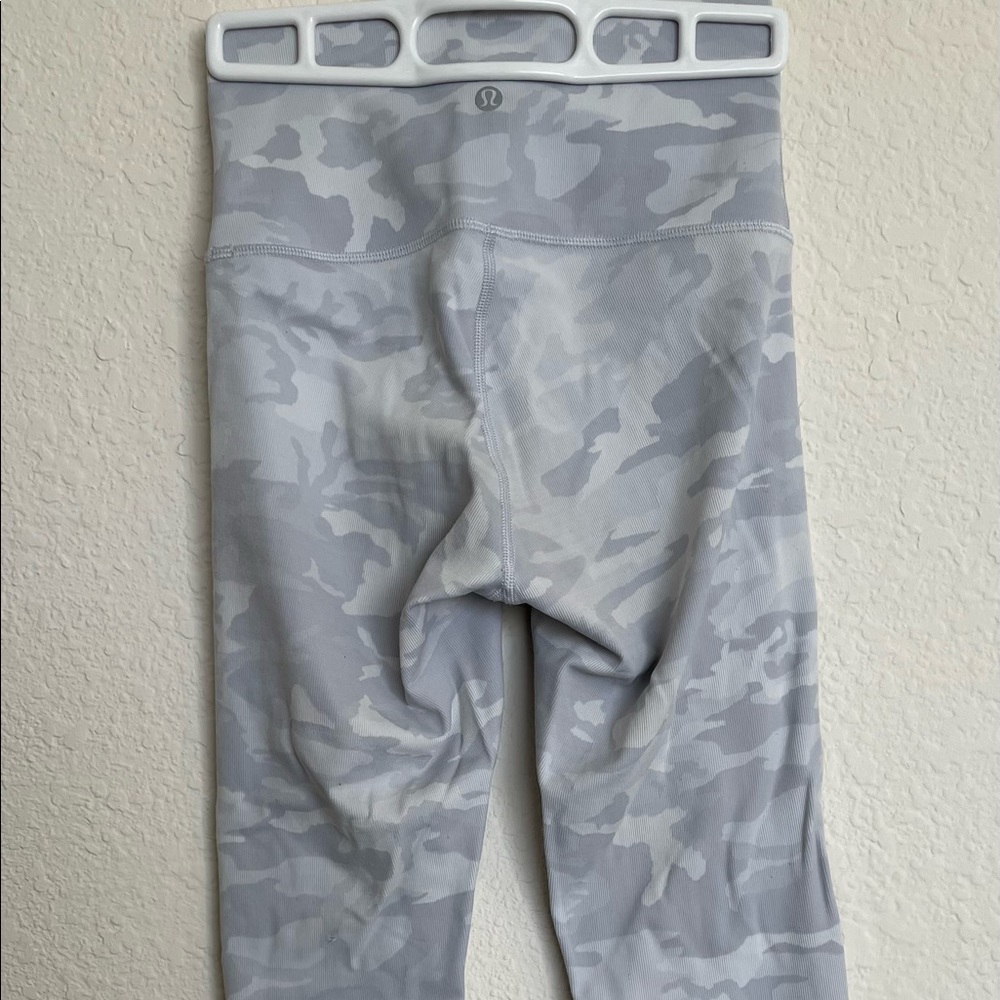 LULULEMON - Picture 2 of 4